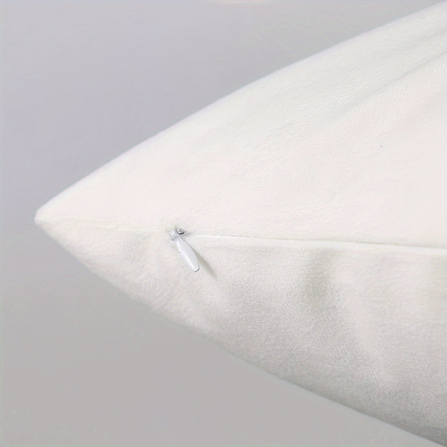 Праздничная подушка для дивана в деревенском стиле, подходящая для кроватей, стульев и диванов. Имеет современный дизайн, выполнена из машинно-стираемого тканого полиэстера с застежкой на молнии. Размеры 50,8 см x 127,0 см.