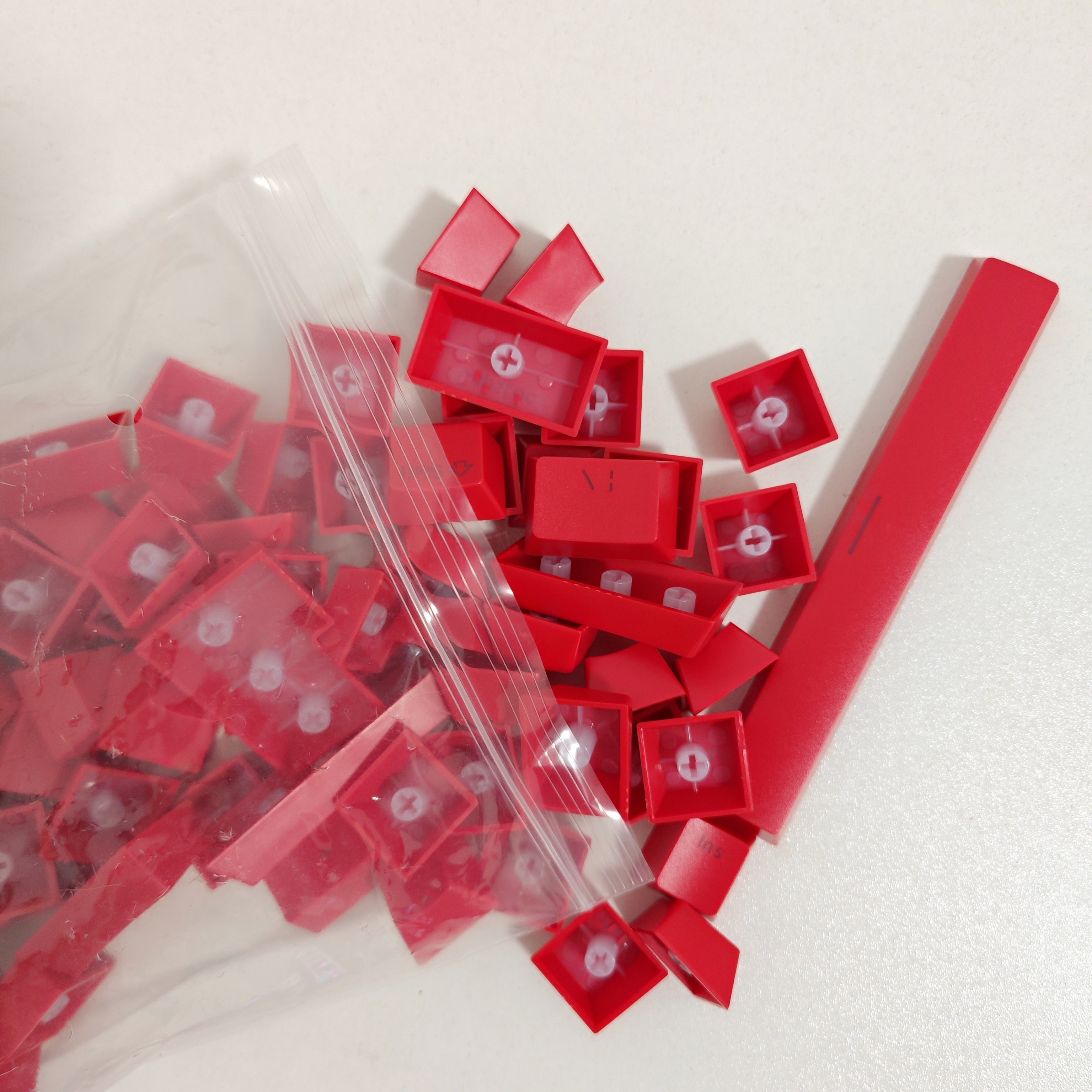 Rang-barang plastik kalitcha o‘rniga qo‘yiladigan, mexanik va o‘yin klaviaturalariga mos keladigan, Rasmga o‘xshash kalitlar bilan mos keladigan