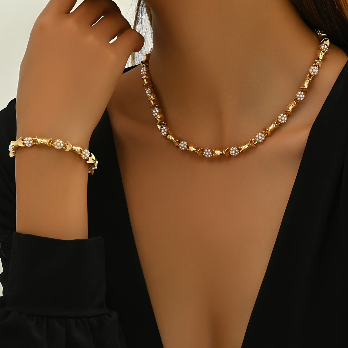 Jewelry Set with Imitation Pearls and Gold Plating for Women Includes Bracelet and Choker