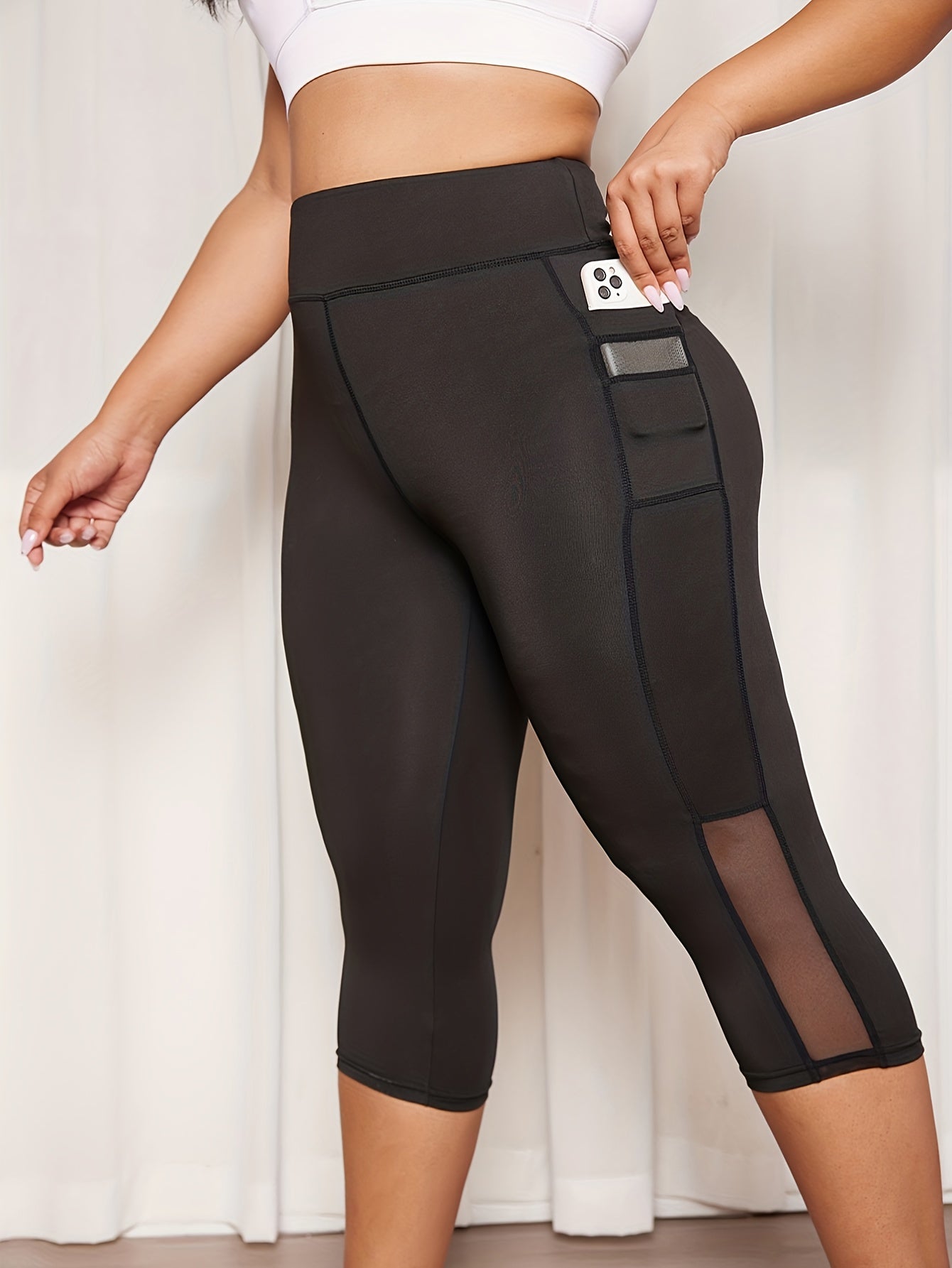 Women's High-Waist Tummy Control Yoga Capris with Pockets and Mesh Contrast in Black
