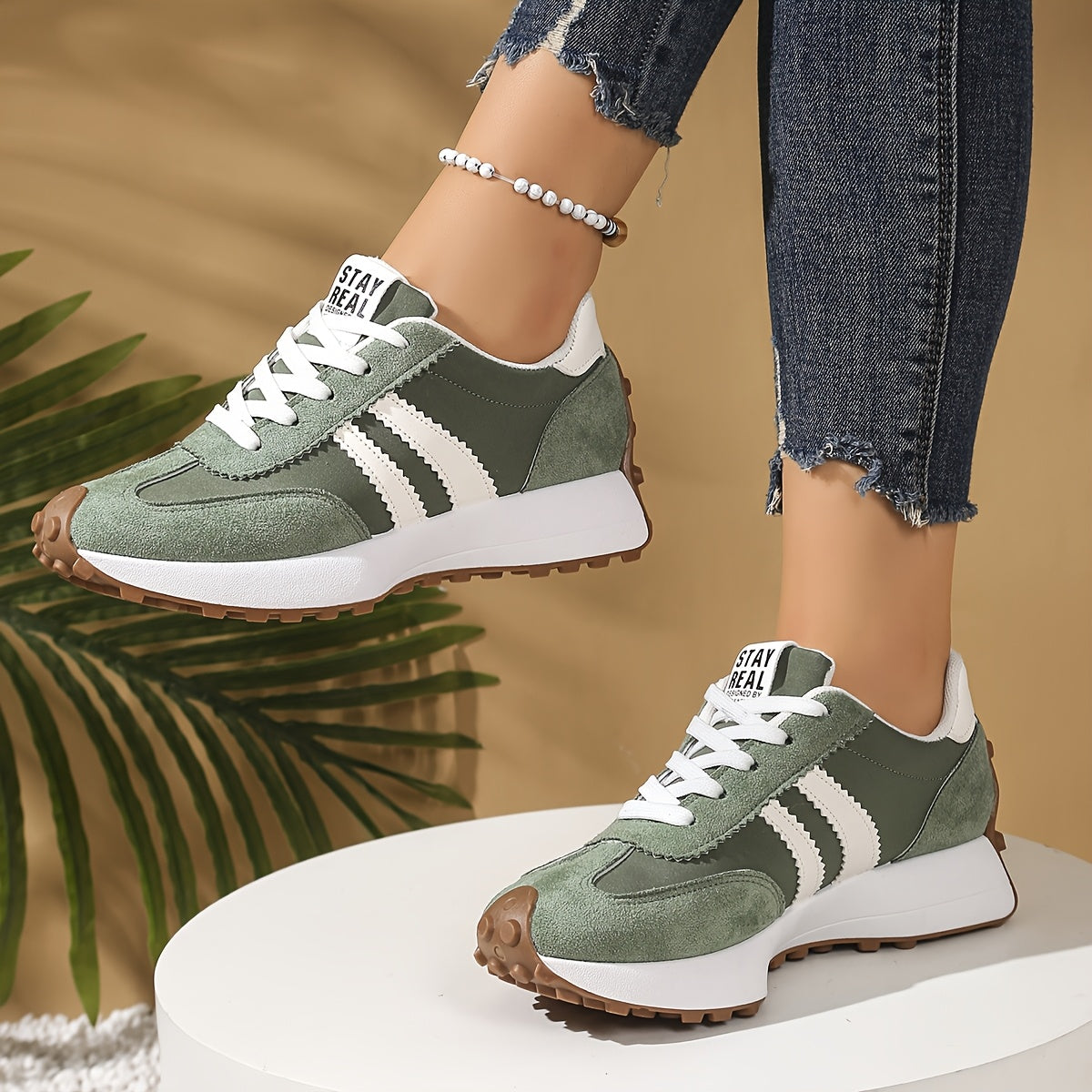 Zapatillas de mujer de color en bloque de bajo corte con tela transpirable y zapatos casuales