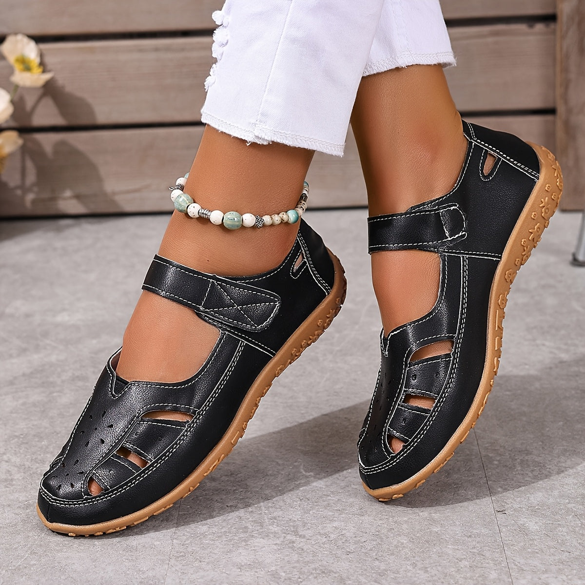 Women's Flat Sandals with Adjustable Ankle Strap Breathable PU Black White