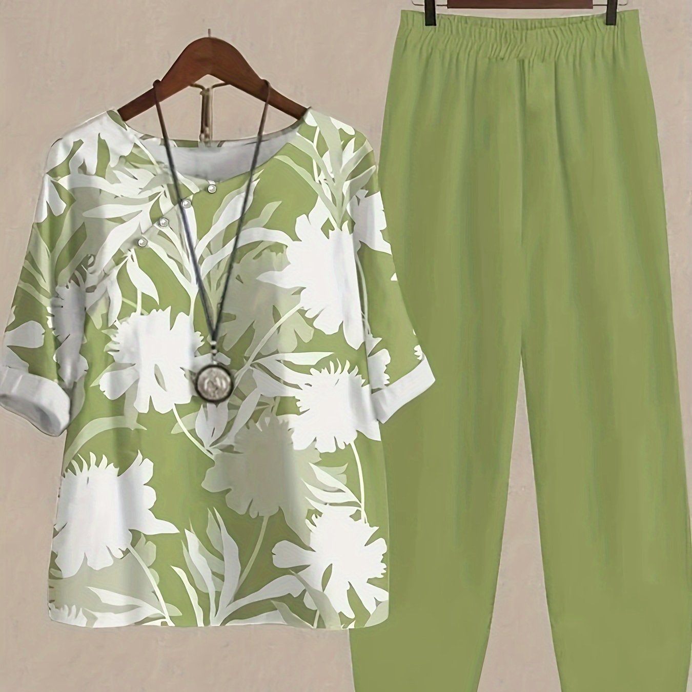 Women's Floral Print Two-Piece Outfit with Crew Neck Top and Elastic Waist Pants
