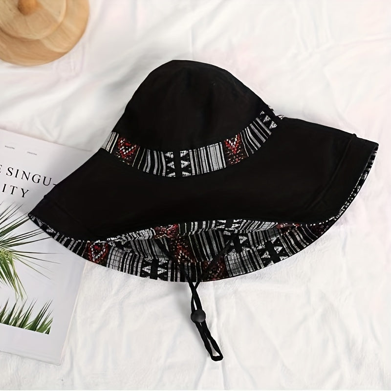 Ayollar uchun qora ko'k rangda geometrik naqsh va ko'p rangli aksessuarlar bilan keng brimli reversiv paxta qopqoq. Sayohat va ochiq havoda faoliyatlar uchun juda yaxshi. UV himoyasini ta'minlaydi va