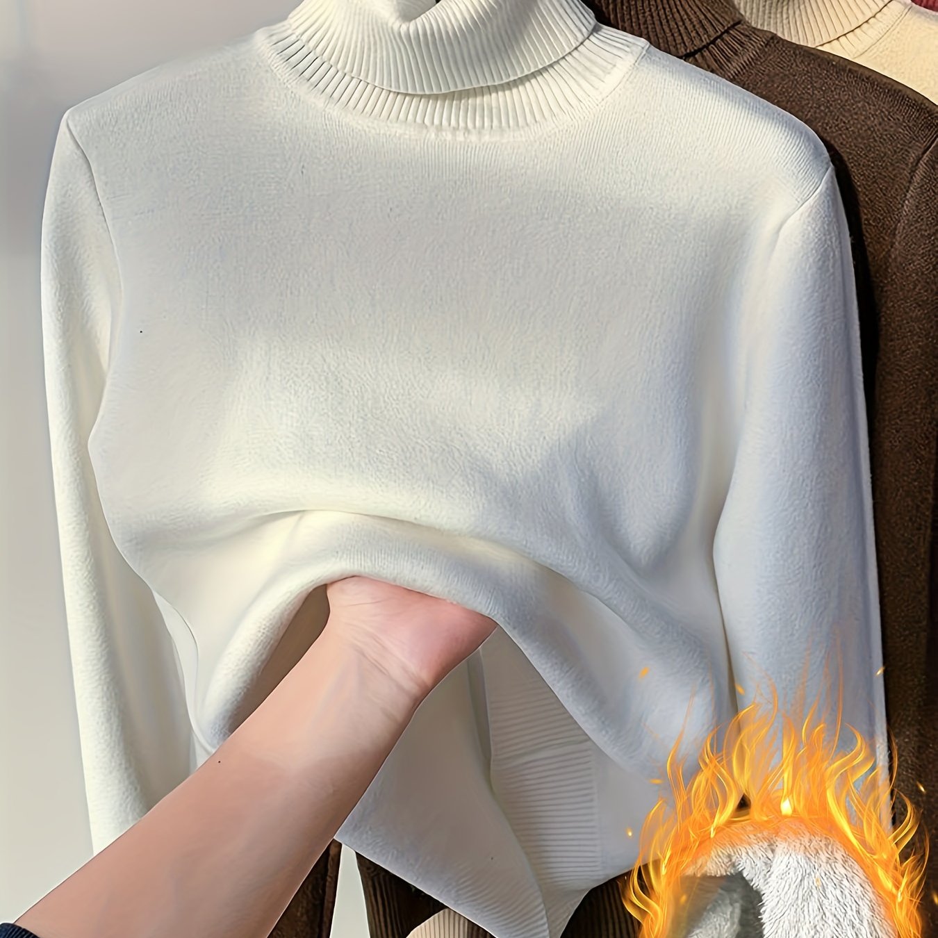 Ayollar uchun yuqori bo'yli qalin flis sviter, qish uchun mukammal. Poliamid, viskoza va polyester aralashmasidan tayyorlangan. Mustahkam rang dizayni, 529g/m² mato og'irligi. Kuz/qish uchun zaruriy buyum.