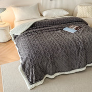 Reversible Polyester Fleece Sherpa Bed Blanket with Geometric Pattern for All Seasons