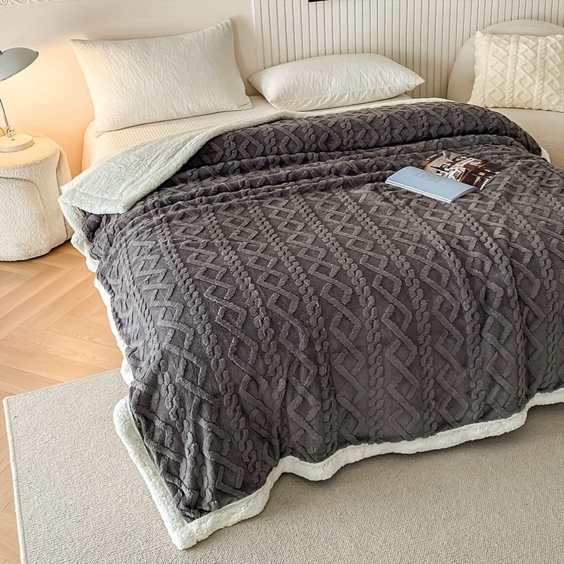 Reversible Polyester Fleece Sherpa Bed Blanket with Geometric Pattern for All Seasons