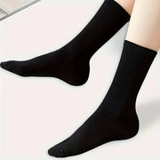 20 Pairs Unisex Mid-Calf Black and White Knit Socks for Autumn Winter