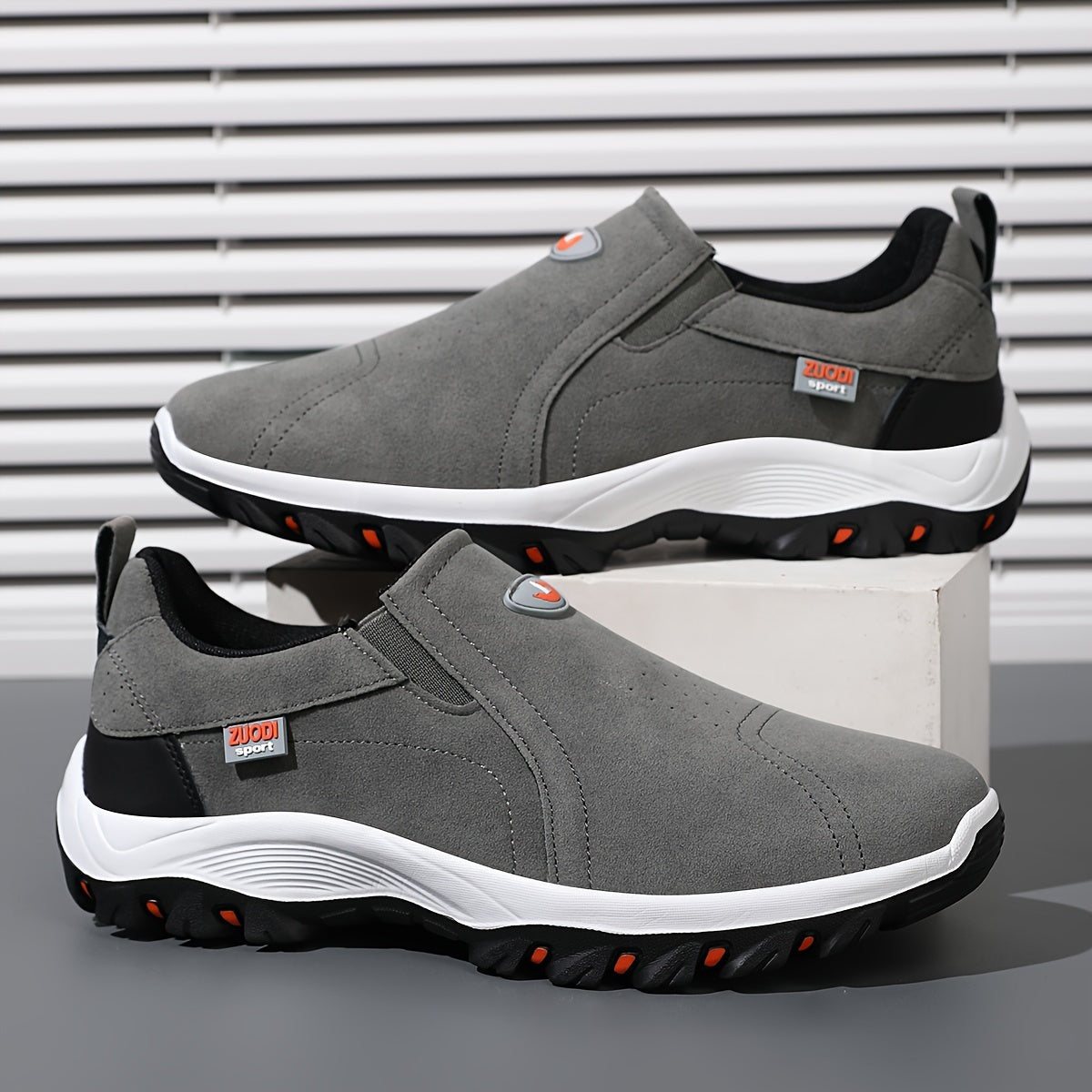 Erkaklar uchun Slipon Ease pastki balandlikdagi piyoda yurish botinkalari, tashqi faoliyatlar uchun sirpanmaydigan taglik, mikrofiber sintetik ustki, mato ichki qismi, EVA taglik | Silliq va Qattiq Slip-On Poyabzal