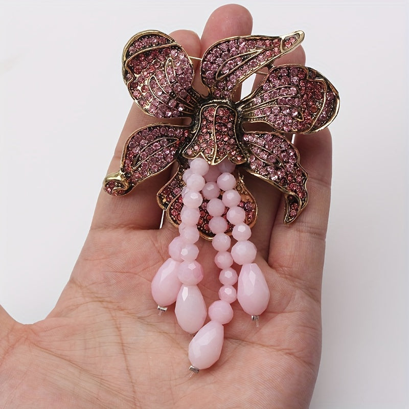 Antik uslubidagi brosh, soxta marvarid va rhinestone bilan bezatilgan, ayollar kiyimlari uchun mukammal vintage ilhomlangan aksessuar