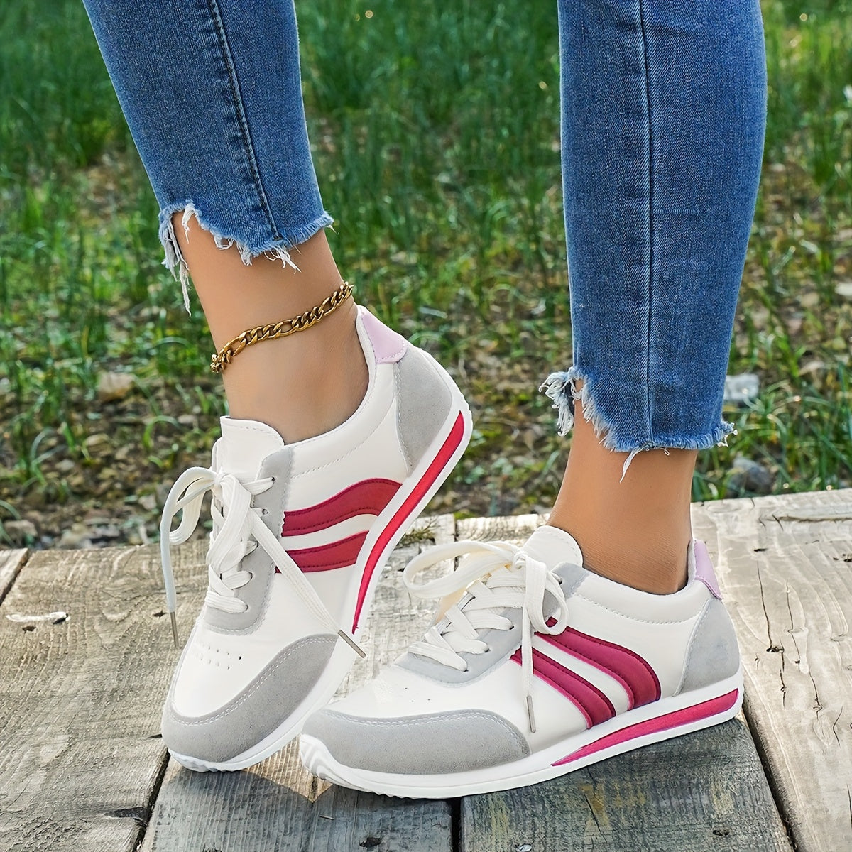 Women's Casual Lace-Up Sneakers Breathable Low-Top Running Shoes White