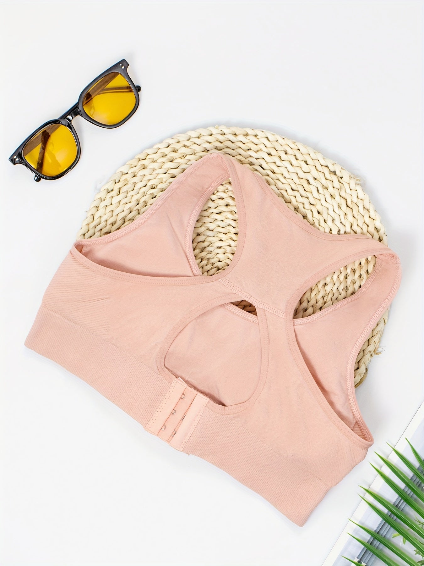 Seamless Breathable Sports Bra for Yoga and Fitness with Back Cutout