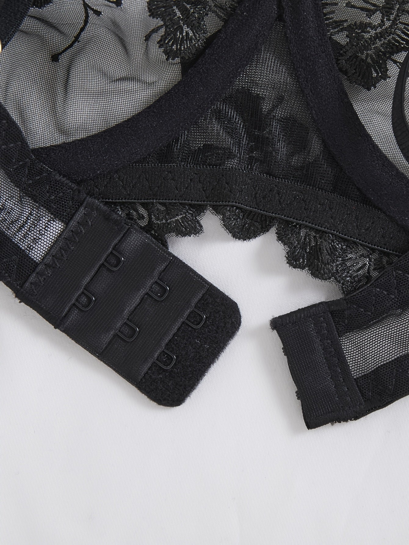 Floral Embroidered Lingerie Set for Women Medium Support Underwire Bra and Briefs