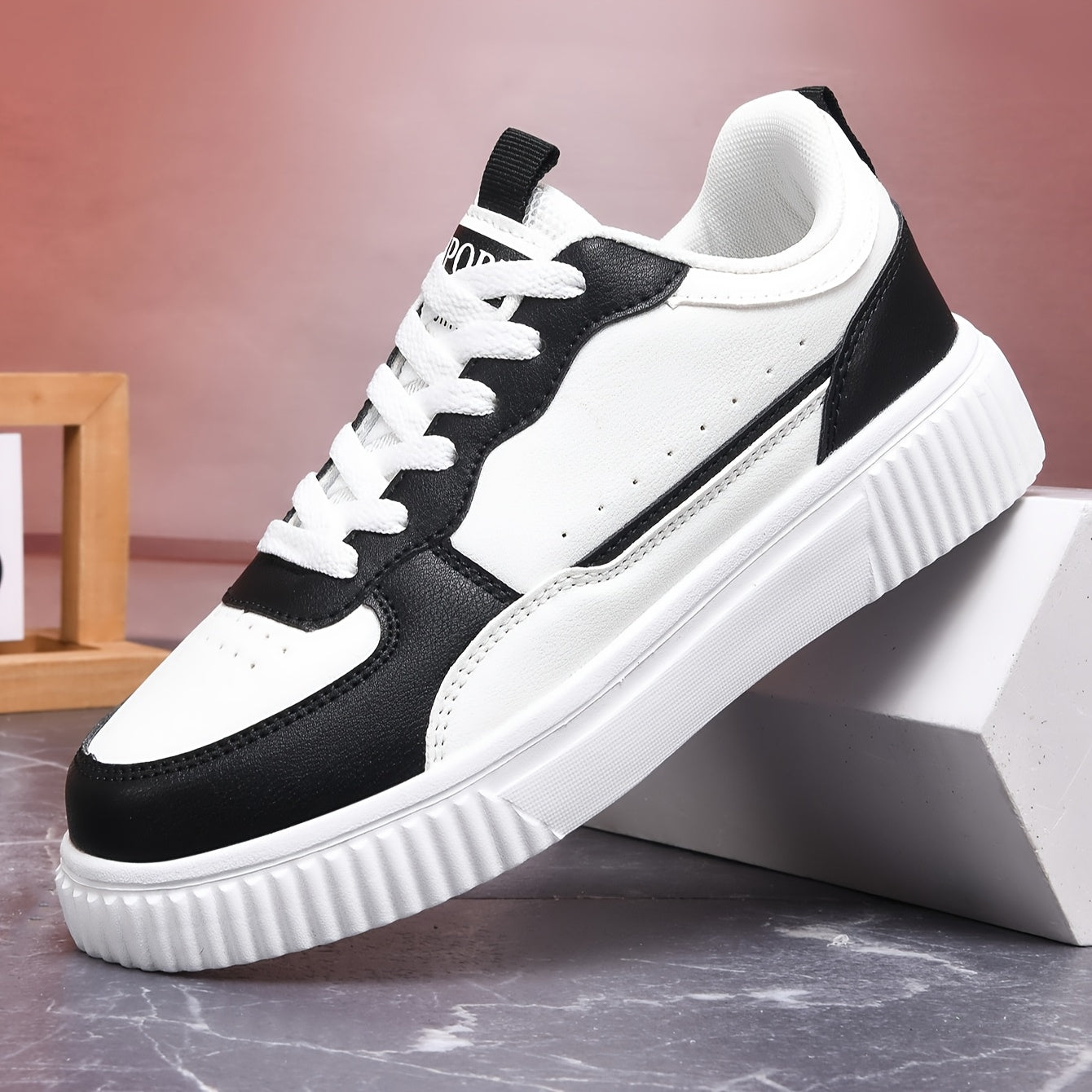 Women's Low-Top Geometric Pattern Sneakers Breathable Fabric Insole EVA Outsole