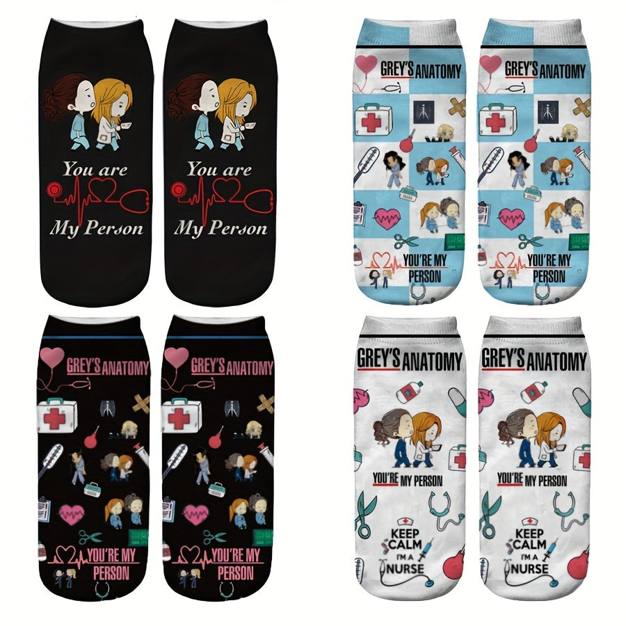 Нарядные носки для медсестер с дизайном, вдохновленным сериалом «Анатомия страсти», идеально подходят для медицинских работников и студентов. Изготовлены из мягкой полиэстеровой смеси. Идеальный подарок на выпускной или на работу.