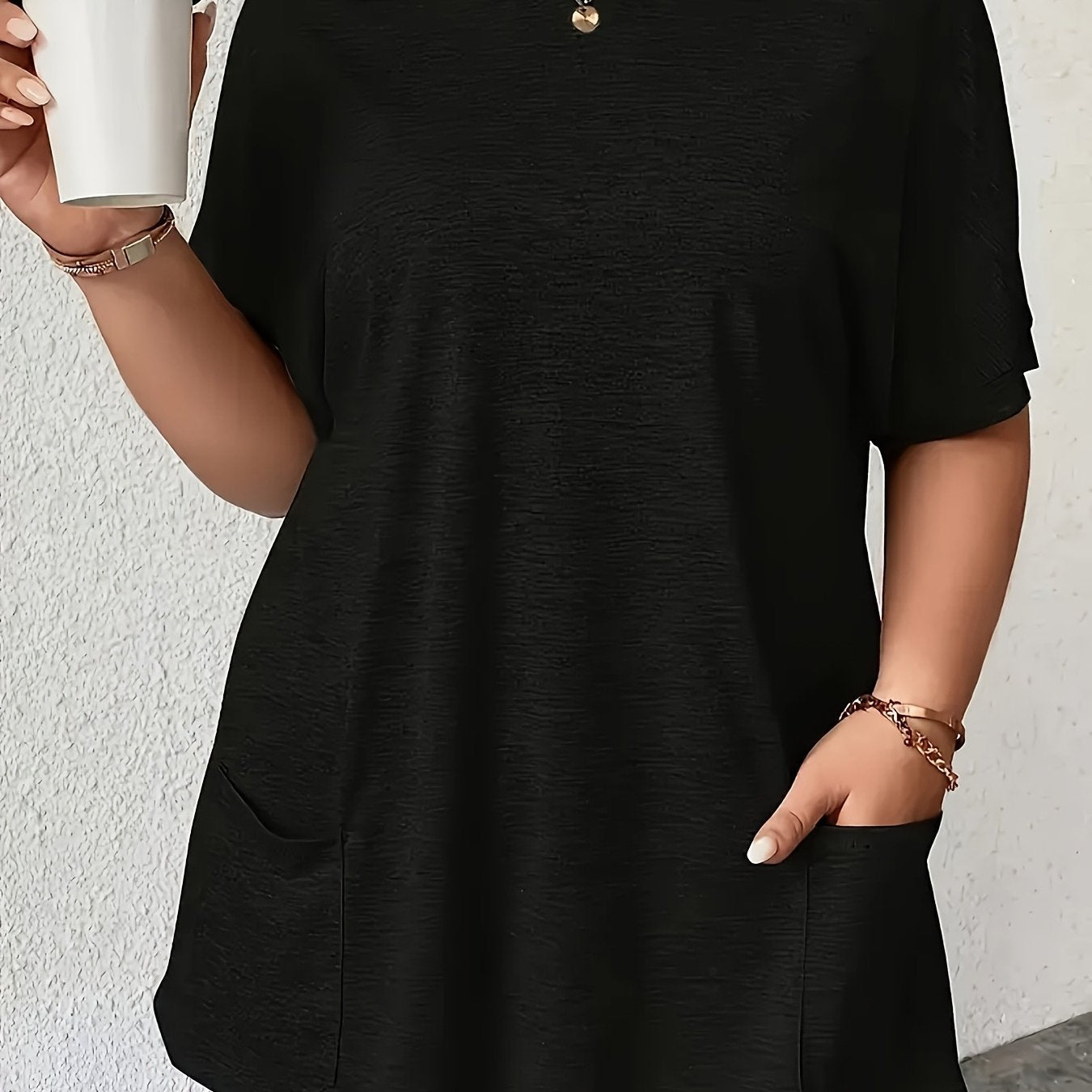 Women's Plus Size Casual Crew Neck T-Shirt with Pockets Short Sleeve Solid Polyester Blend