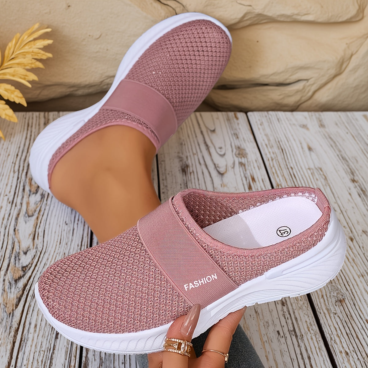 Ayollar uchun kundalik slip-on sport poyabzali, nafas oluvchi tarmoq, bej va oq, yozgi poyabzal
