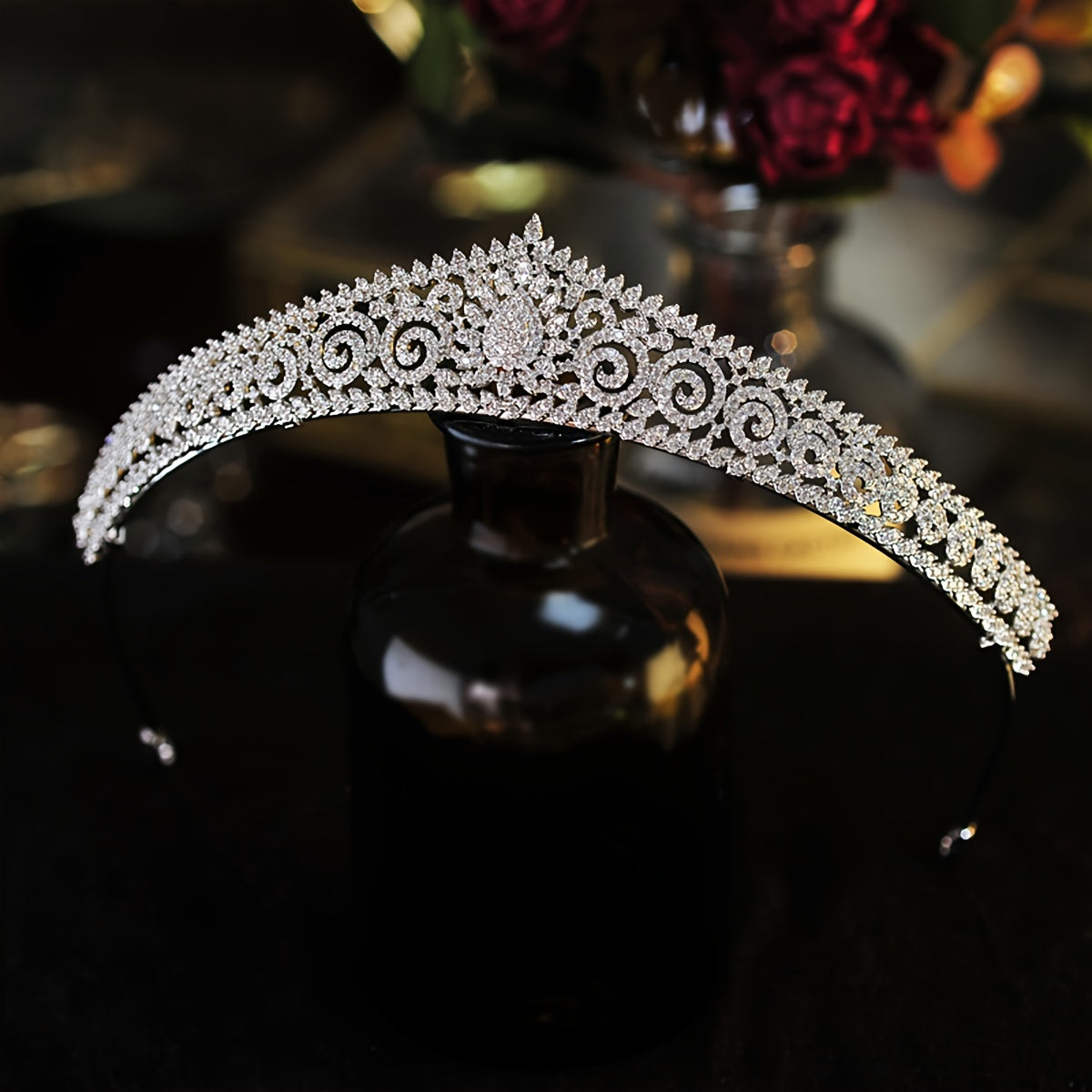 To'ygul Gullarli Quyosh Gulchambar Taxtasi, Rinoşte va Qirollik Dizayni bilan