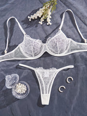 Conjunto de lencería seductora y transparente para mujer con detalles de encaje