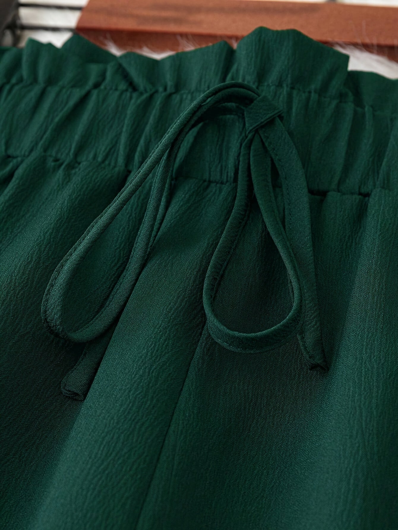 Pantalones de mujer de pierna ancha en verde, de cintura alta, con lazo, de poliéster ligero