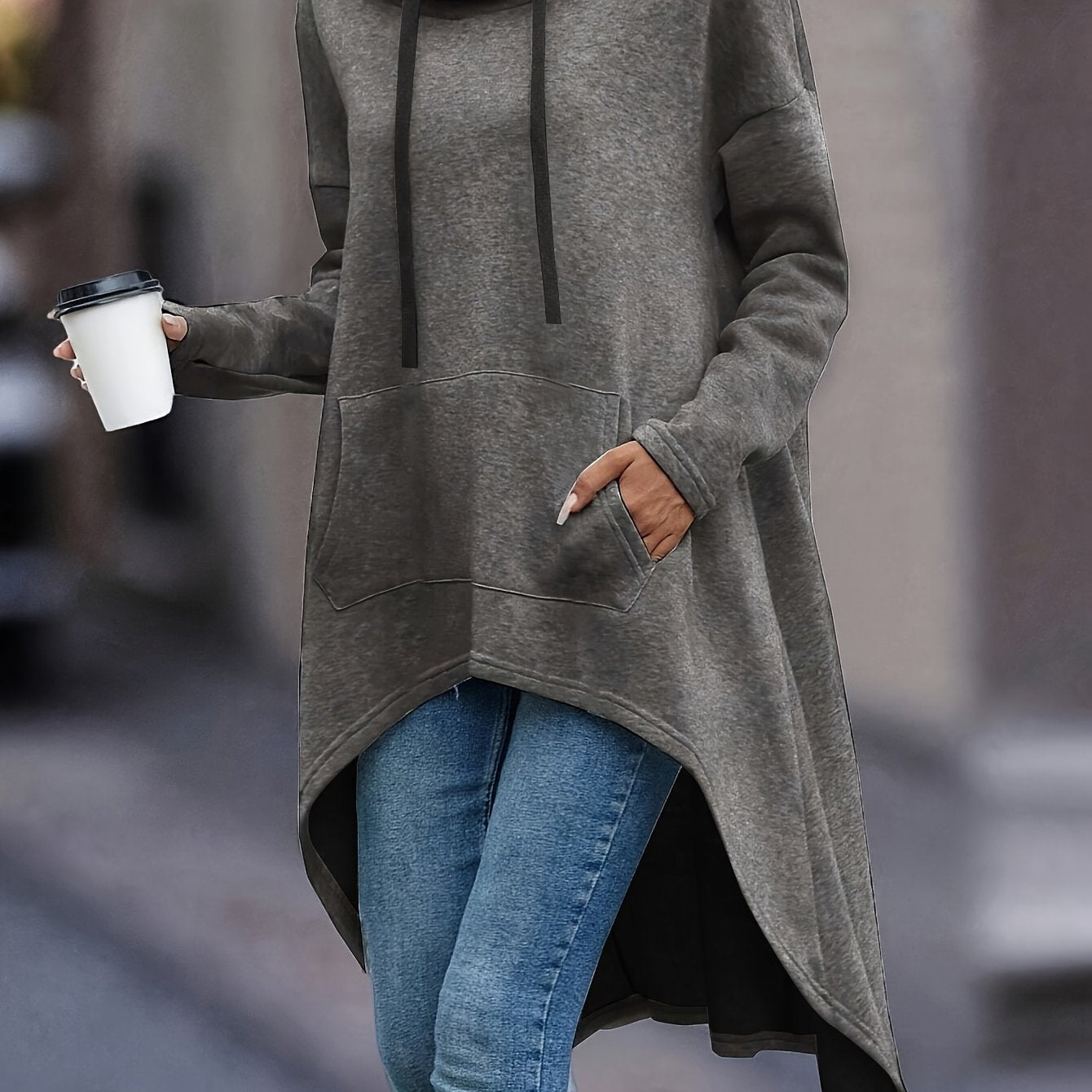 Plus o'lchamli uzun ko'ylakli yuqori pastki bo'yinli hoodie kanguru cho'ntagi bilan