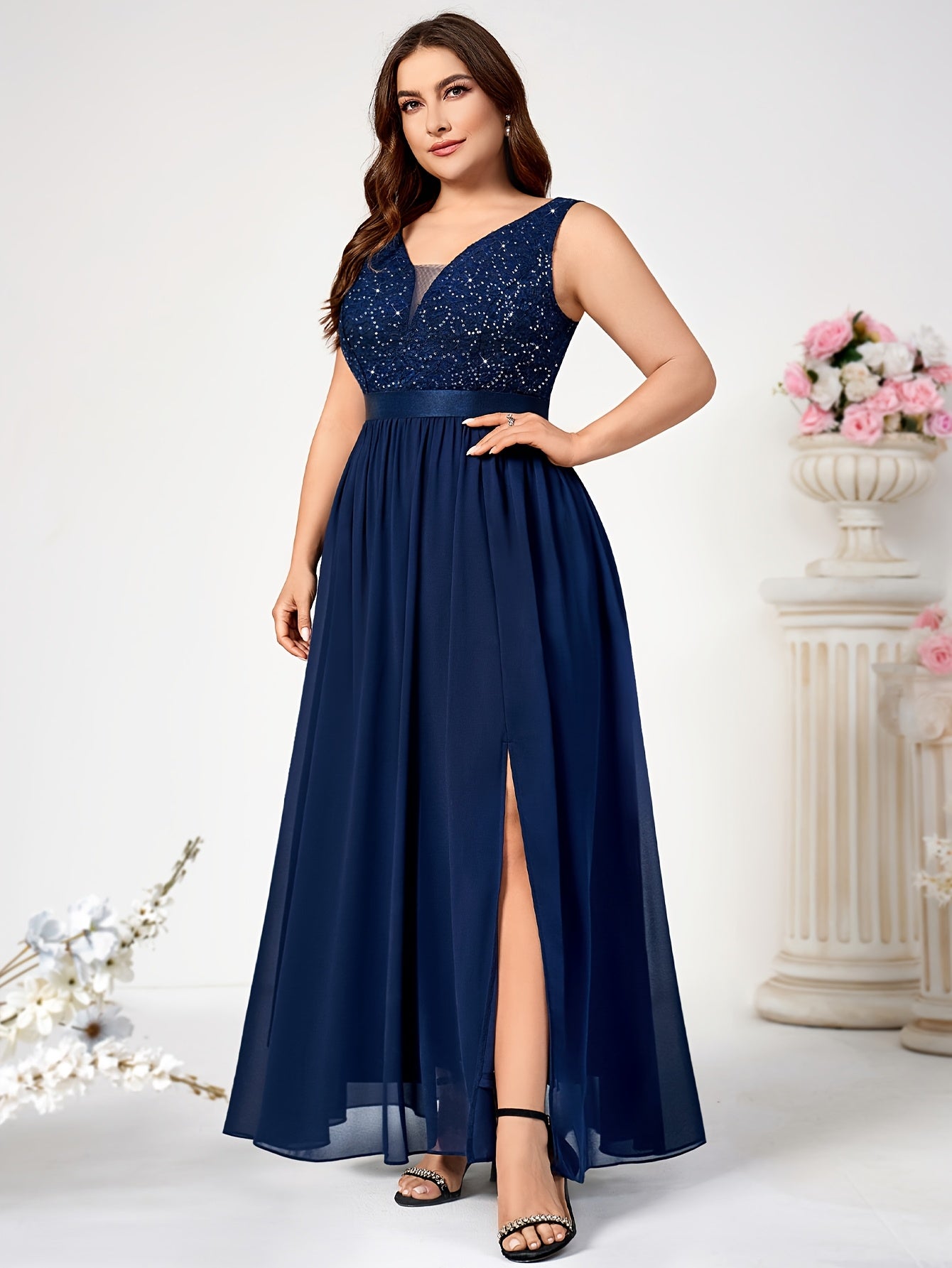Women's Lace Tulle V-Neck Gown Sleeveless Floor-Length Formal Dress