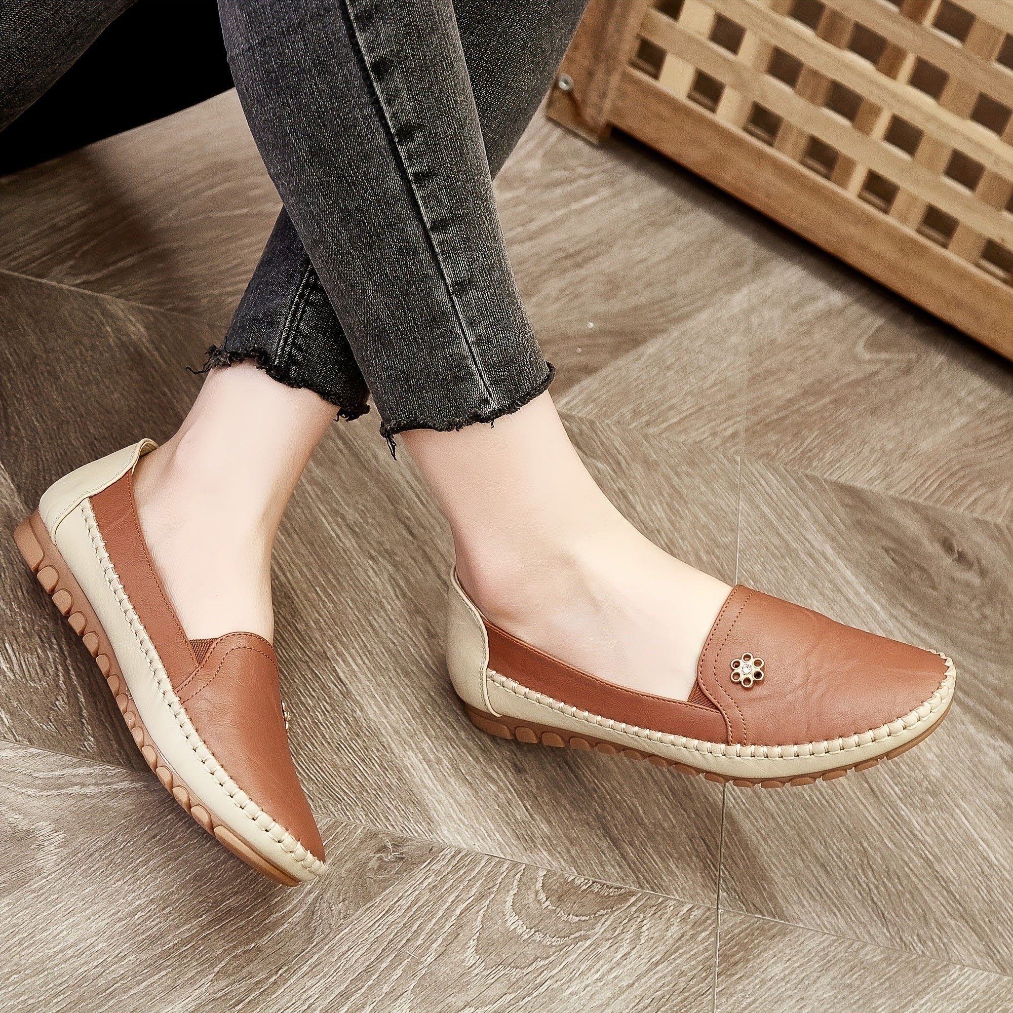 Women's Leather Flat Loafers Casual Slip-On Comfortable Shoes