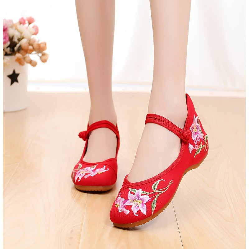 Women's Chinese Style Retro Embroidered Hanfu Shoes with Floral Cloth for Casual and Dance