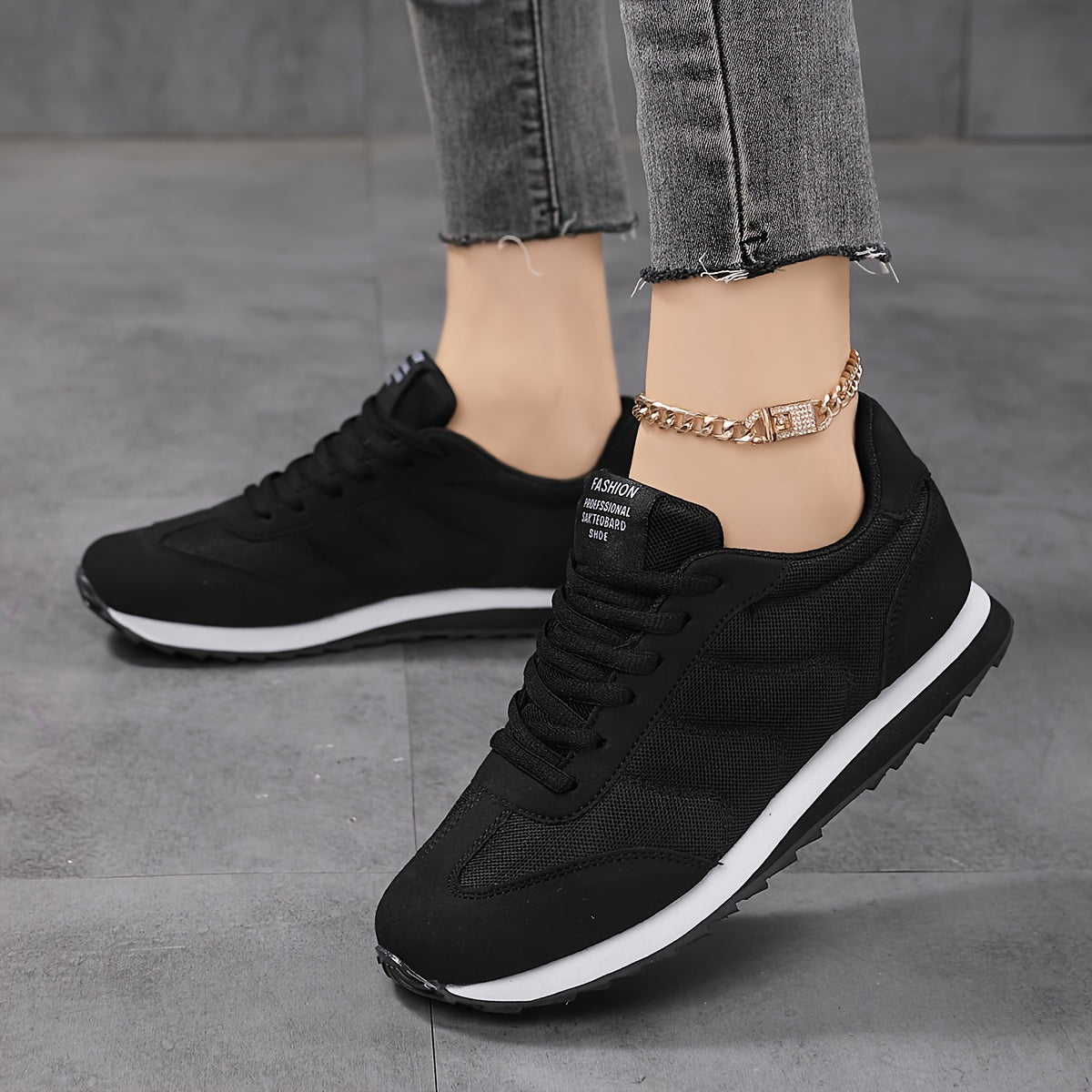Women’s Breathable Fabric Sneakers Casual Lace-Up Low Top Running Shoes