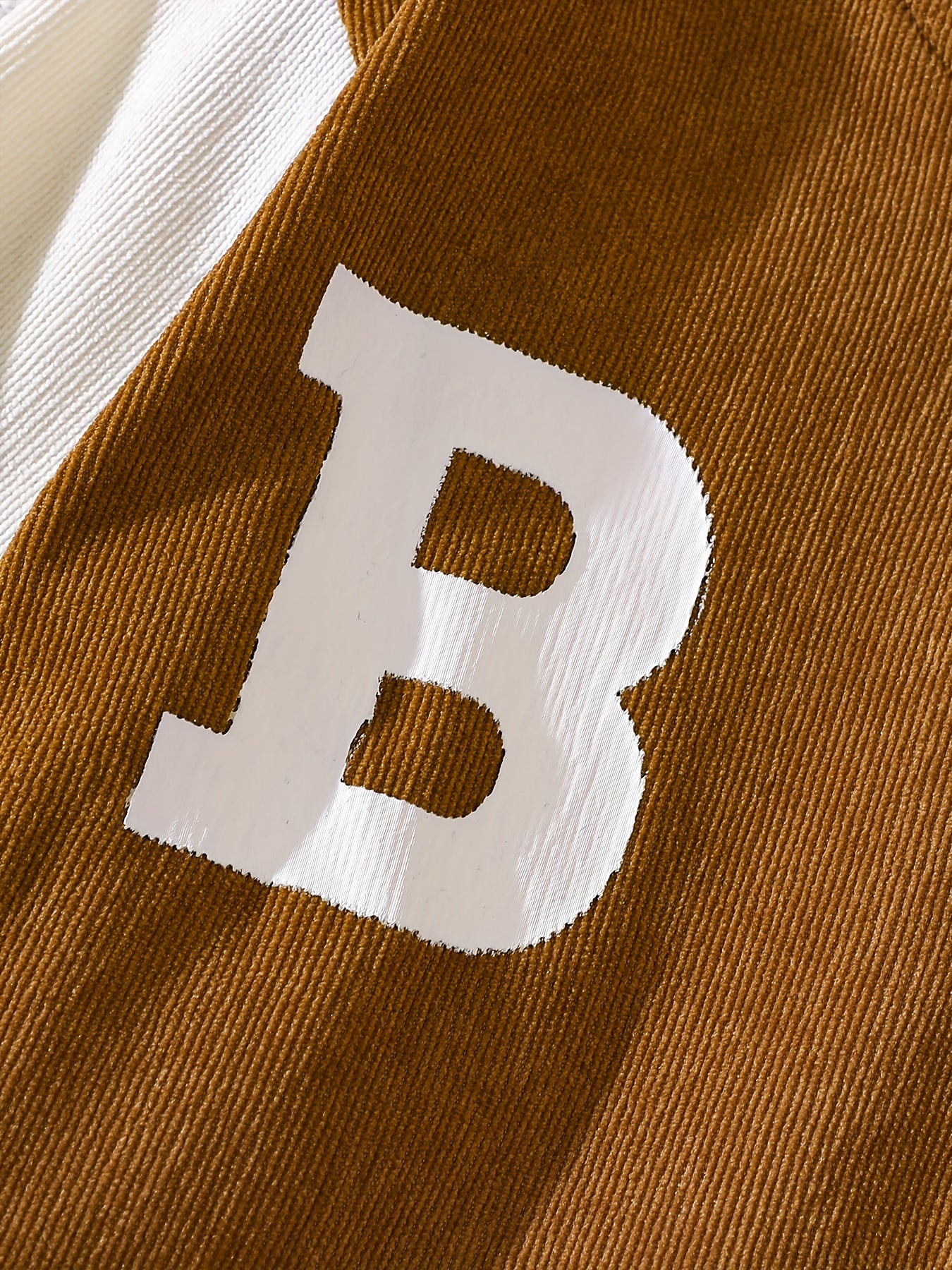 Qizlar uchun 2 qismli kiyim to'plami, uzun yengli beysbol jeketi va B harfi bosma korduroy, pliseli qisqa yubka, bahor va kuzda norasmiy ochiq havoda kiyish uchun mukammal.