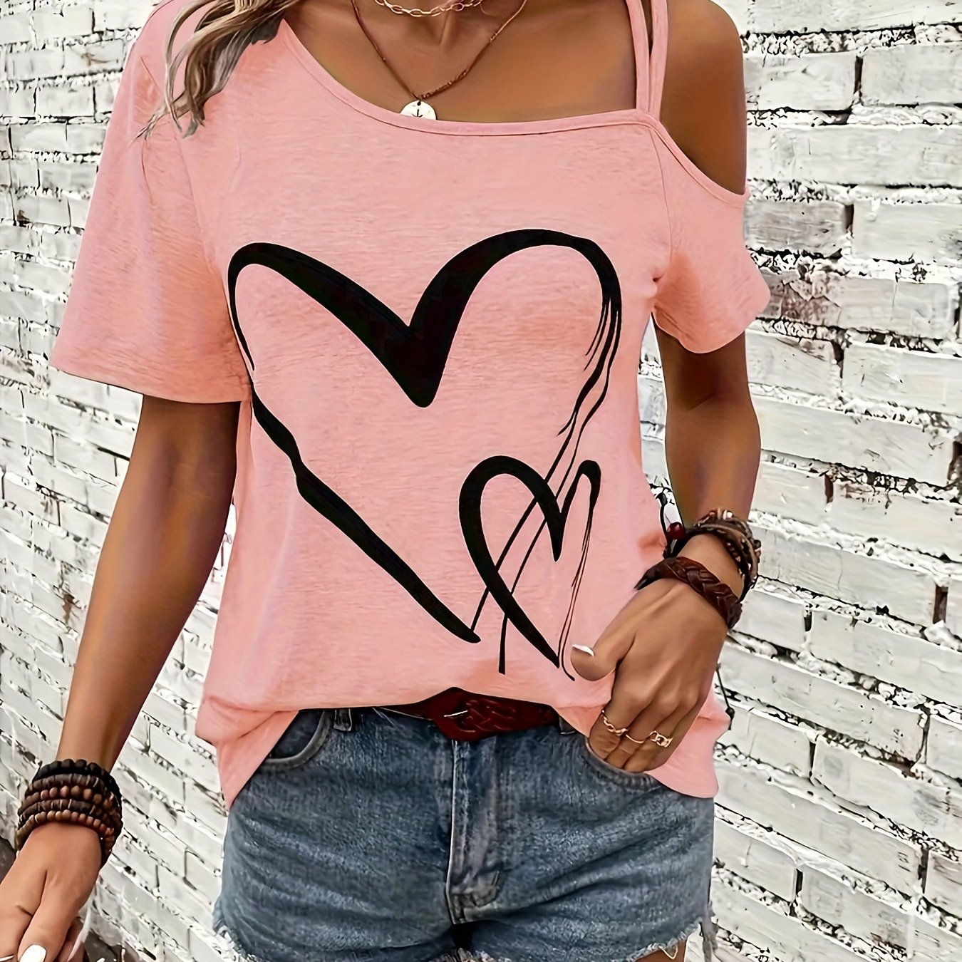 Blusa asimétrica de manga corta con estampado de corazones y hombros fríos para mujer