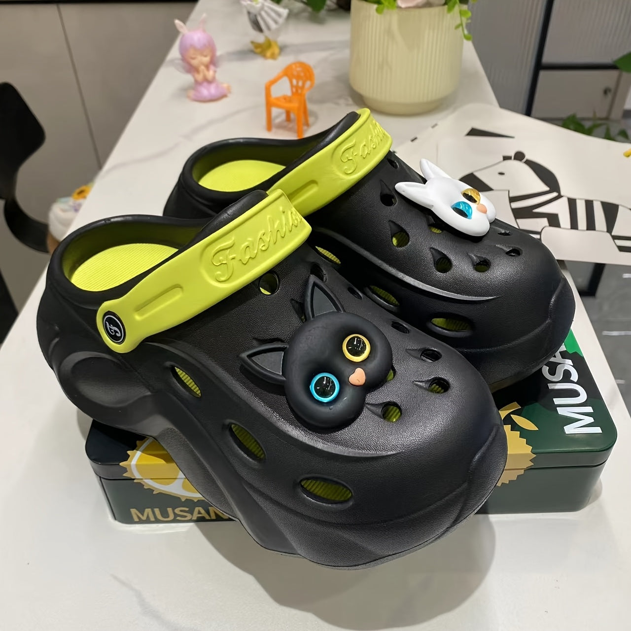 Women's Breathable EVA Hole Shoes Black and White Beach Sandals