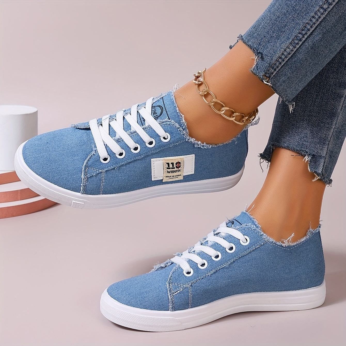 Women's Canvas Sneakers Breathable Flat Shoes with Round Toe and Lace-Up