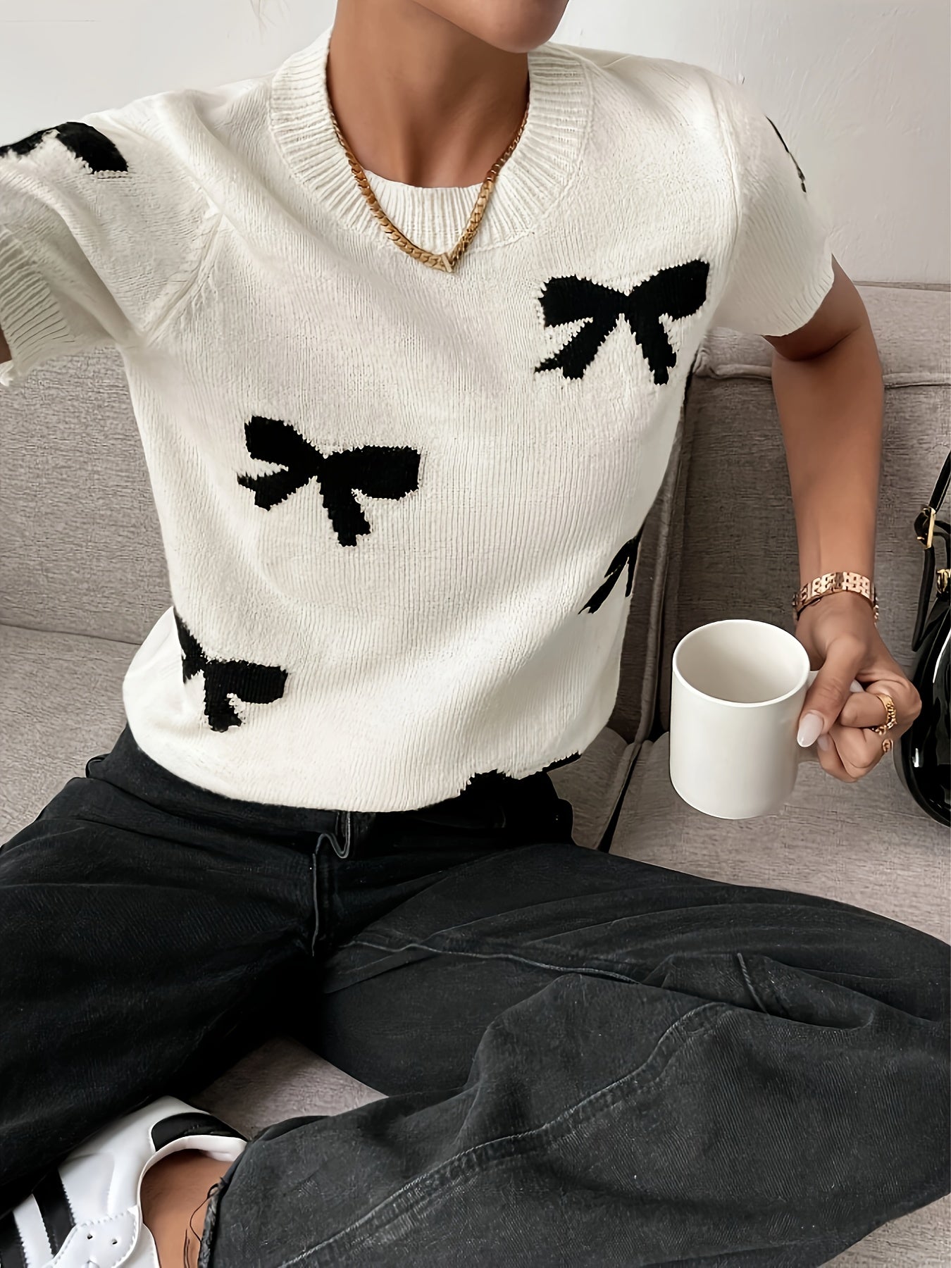 Plus Size White Knit Top with Red Bow Short Sleeve Crew Neck Autumn Spring