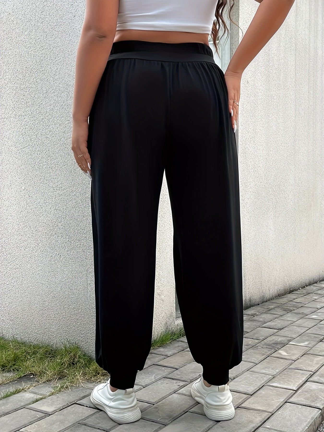 Pantalones anchos para mujer de talla grande en negro con detalles plisados y mezcla de poliéster elástico