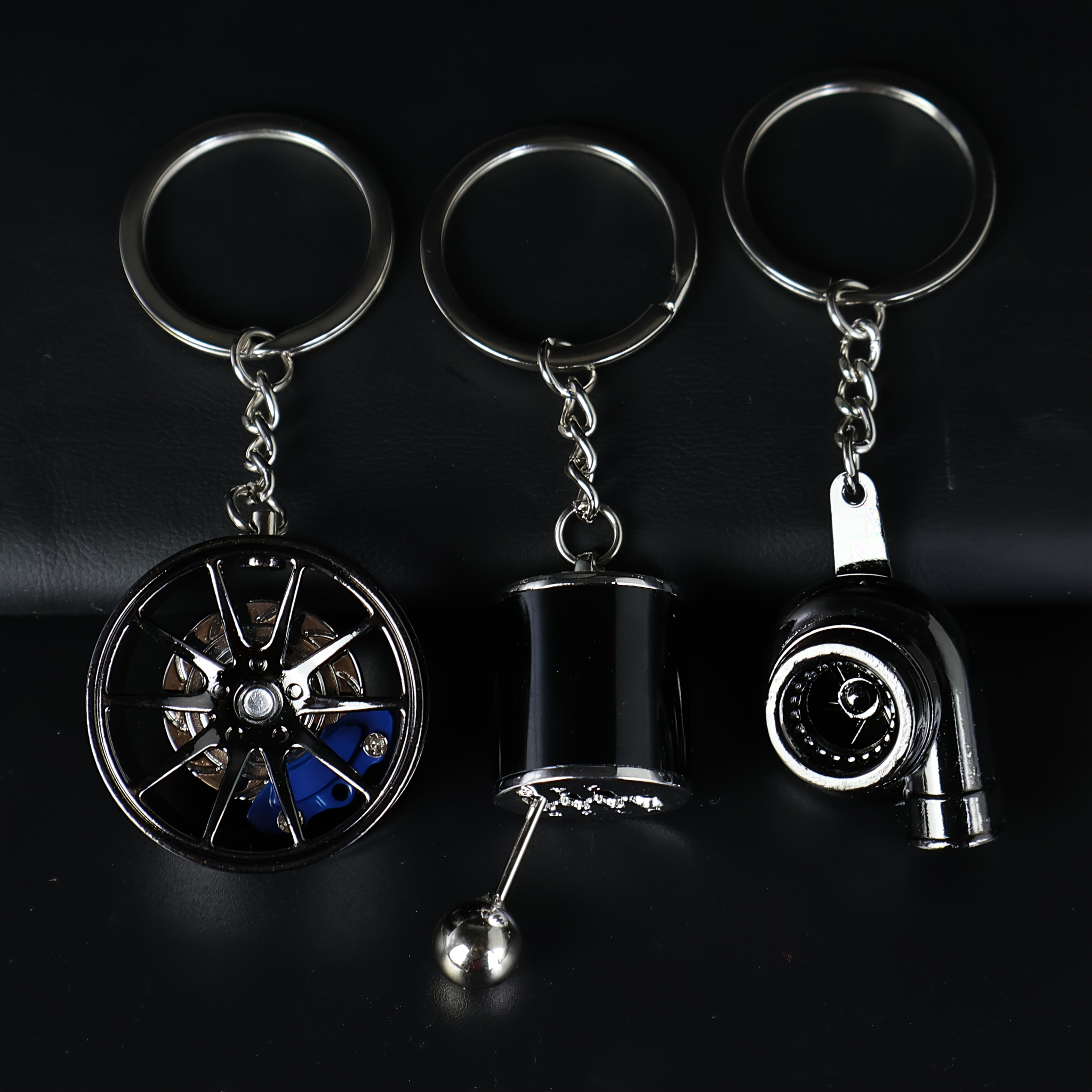 Car Enthusiasts 360° Rotating Car Keychain Pendant Creative Gift Set