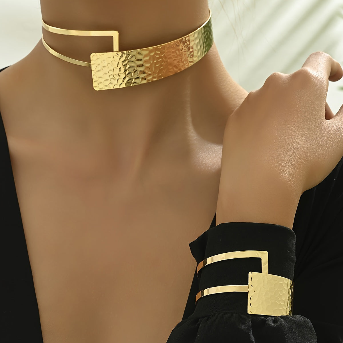 O'ziga xos, jasur shaxsiyat bilaguzuk va chokerni to'plami - Zamonaviy ayol uchun mukammal sovg'a, Yangi yilni nishonlash yoki har qanday kechki uchrashuv yoki partiya kiyimiga joziba qo'shish uchun ideal.