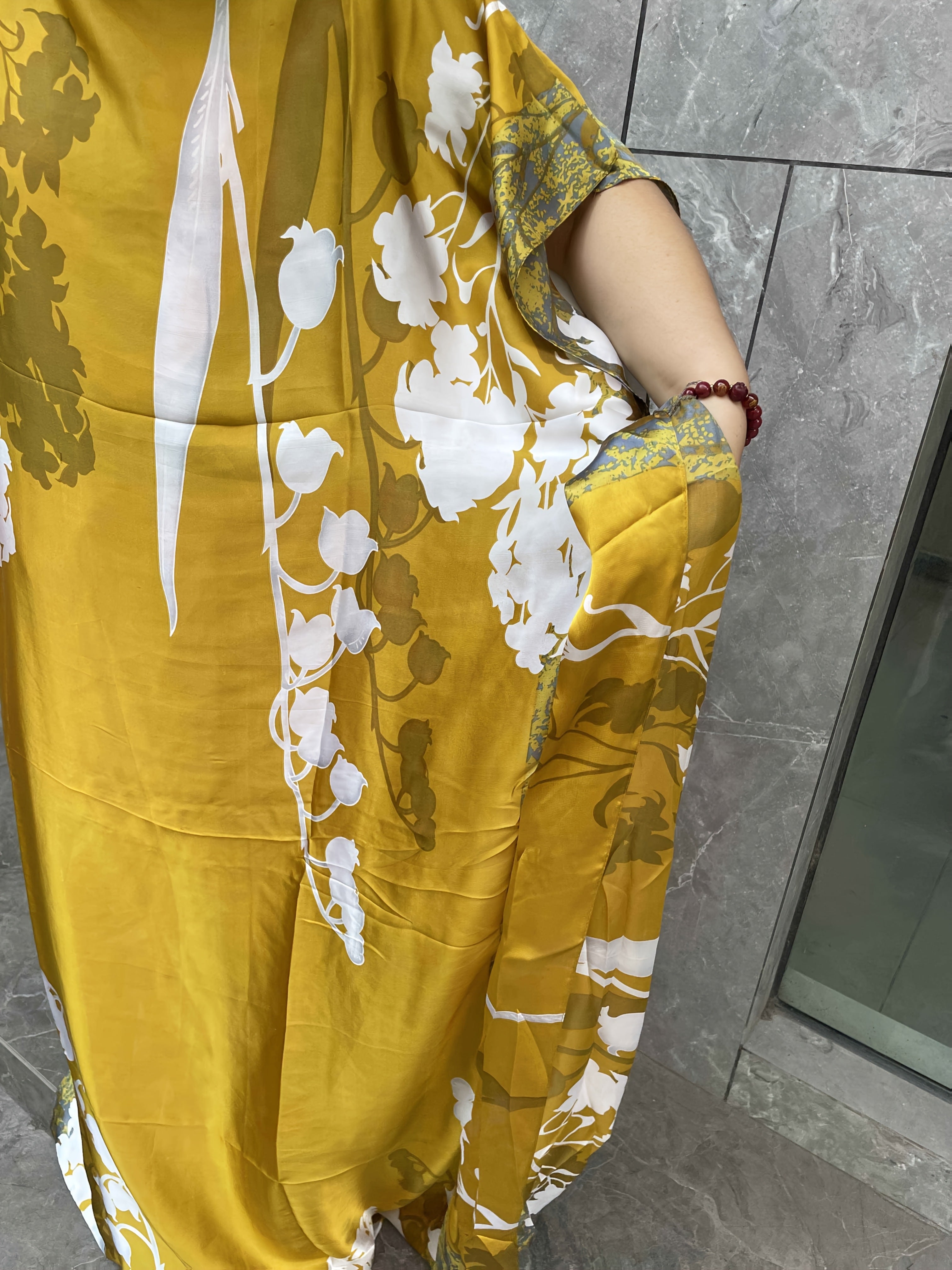 Ayollar uchun katta o'lchamli gulliy bosma tunik kiyiqi Polyester Crew Neck Batwing Sleeve Barcha mavsum uchun