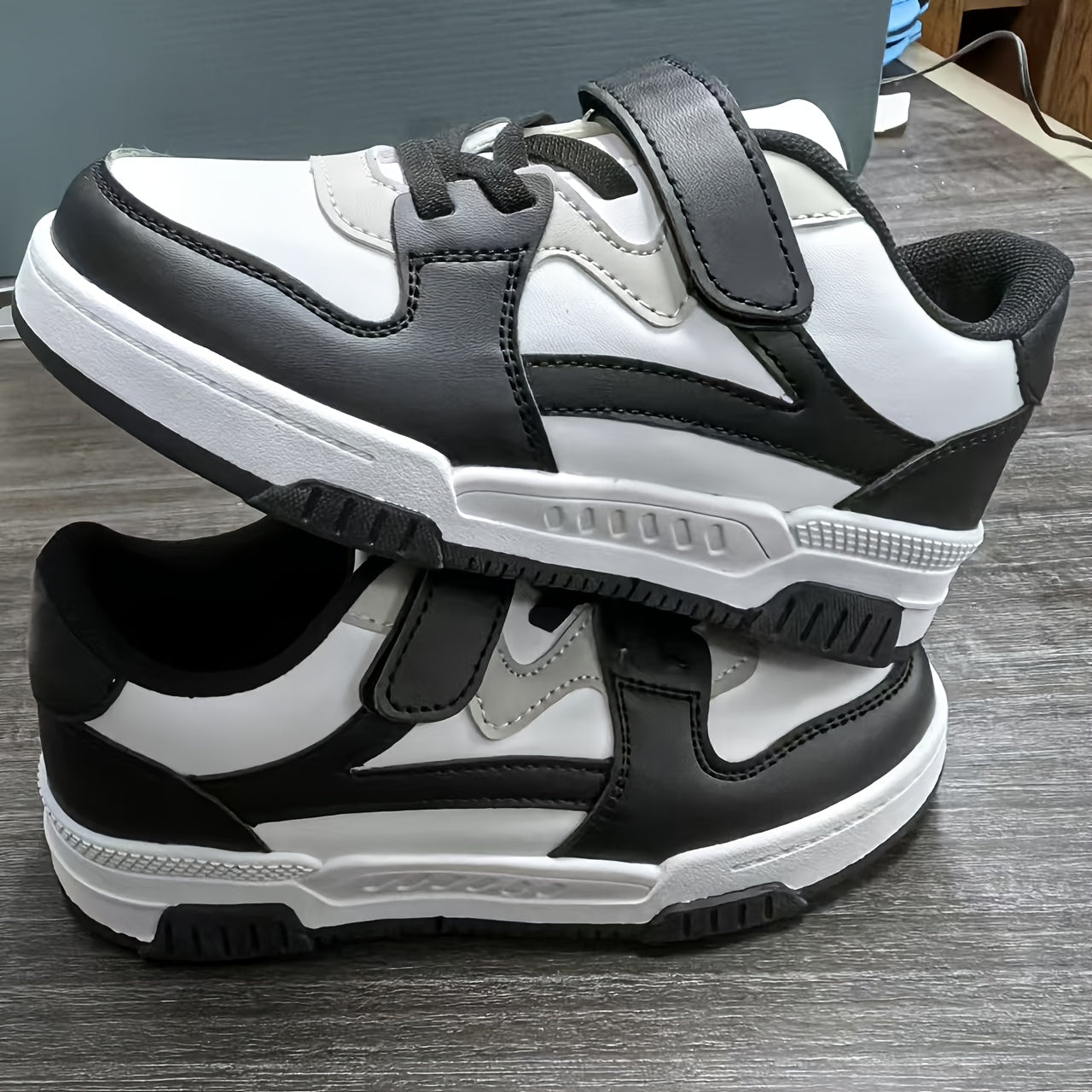 Kids Low-Top Breathable Sneakers for Boys and Girls with Geometric Patterns