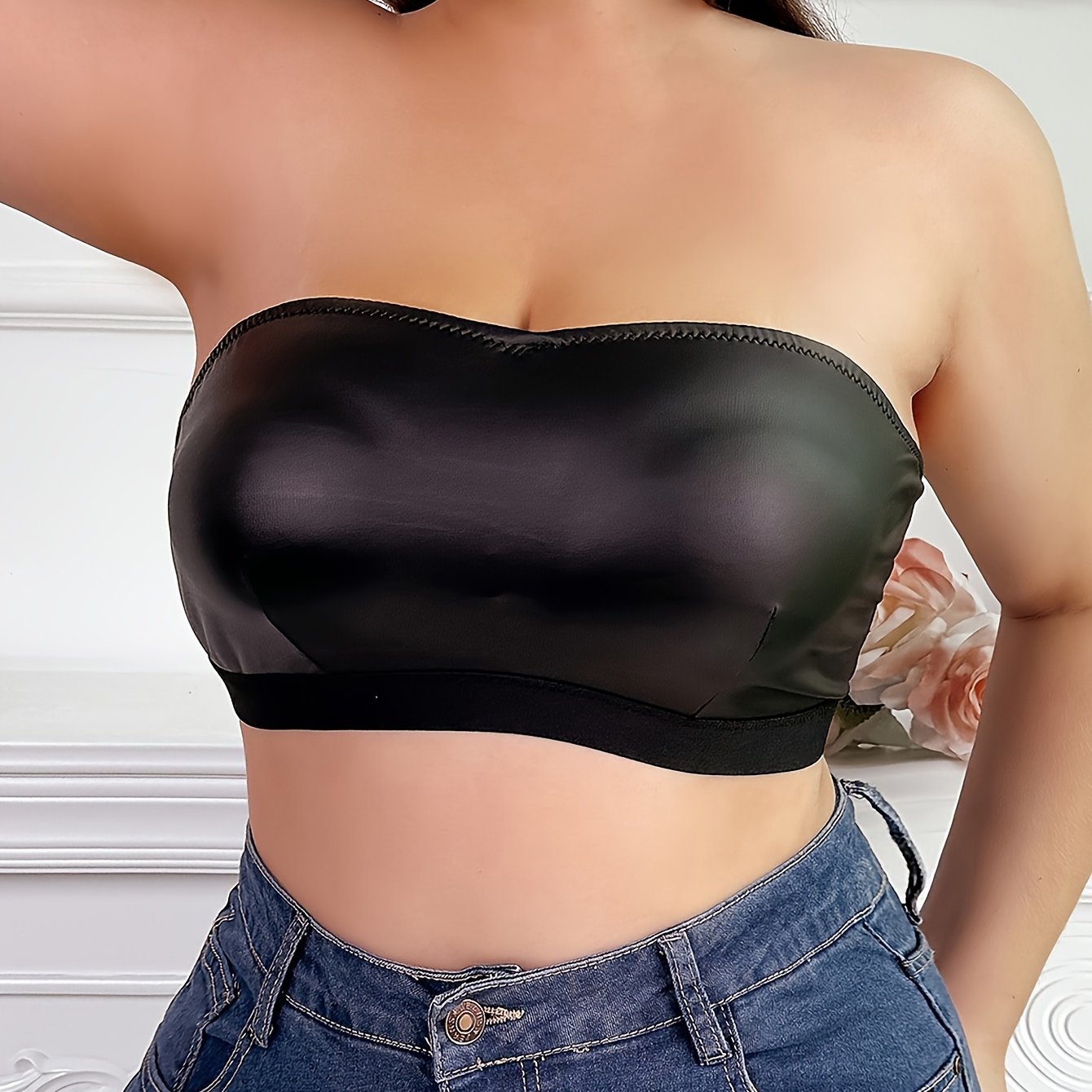 Ayollar uchun kattaroq o'lchamli porloq binafsha rangsiz strapless, tikisiz bra