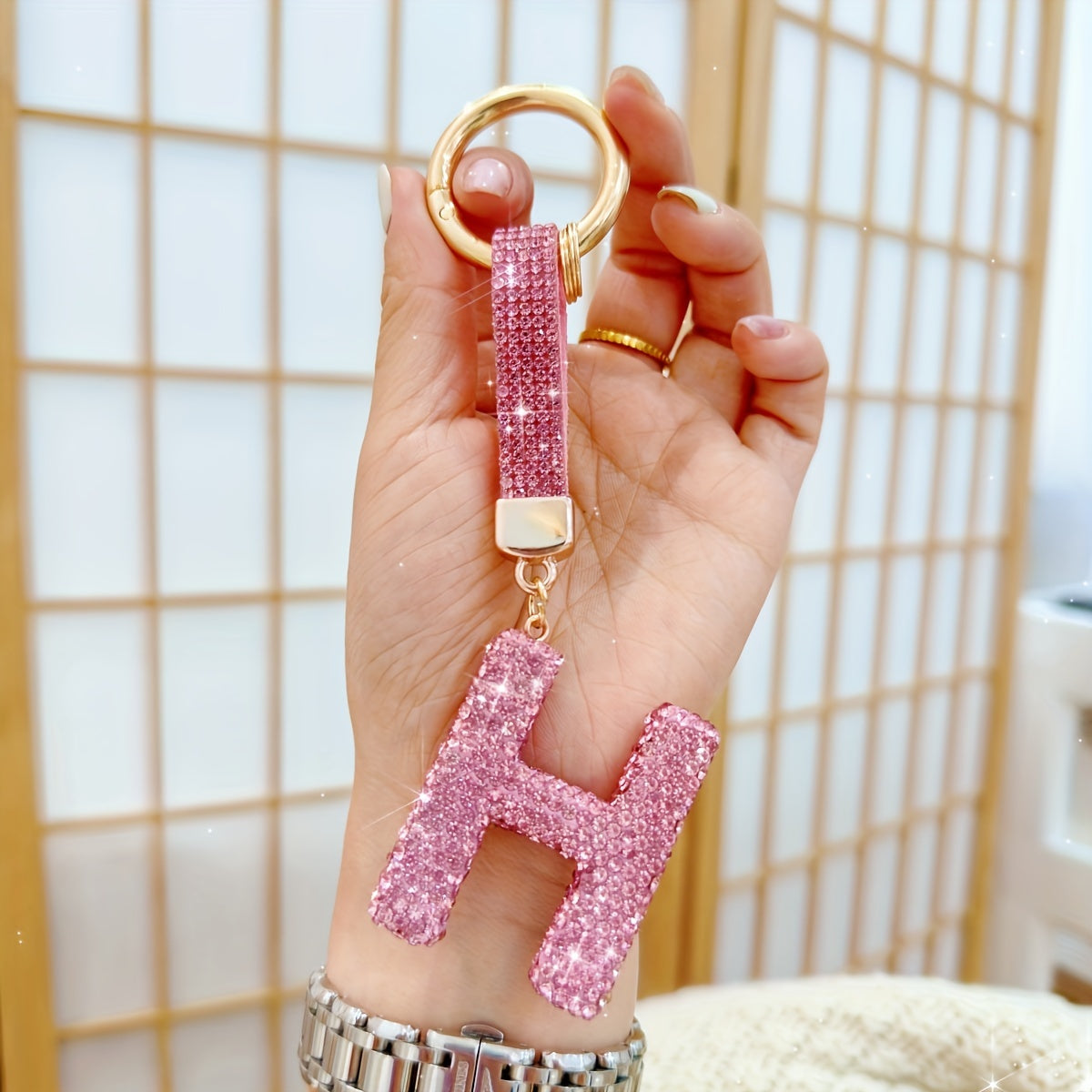 Llavero personalizado con inicial rosa, colgante de aleación con rhinestones para mujeres