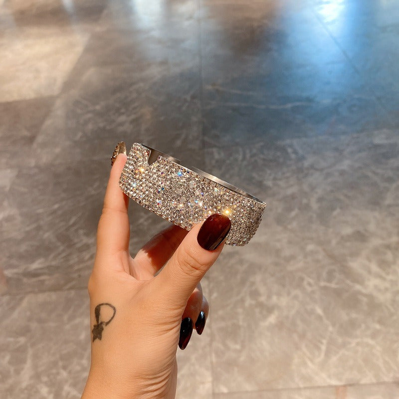 Unisex Stainless Steel Ashtray with Red and Blue Rims for Home Bar Office