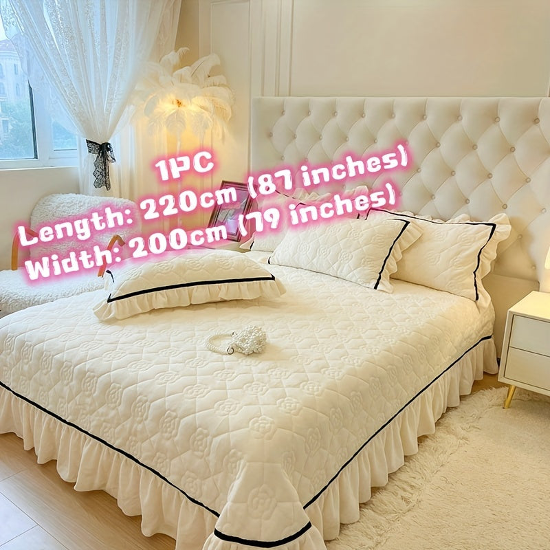 Ultra-Soft Milk Velvet Quilted Bedspread with Lace Detailing Hypoallergenic Breathable Solid Color Black Piping