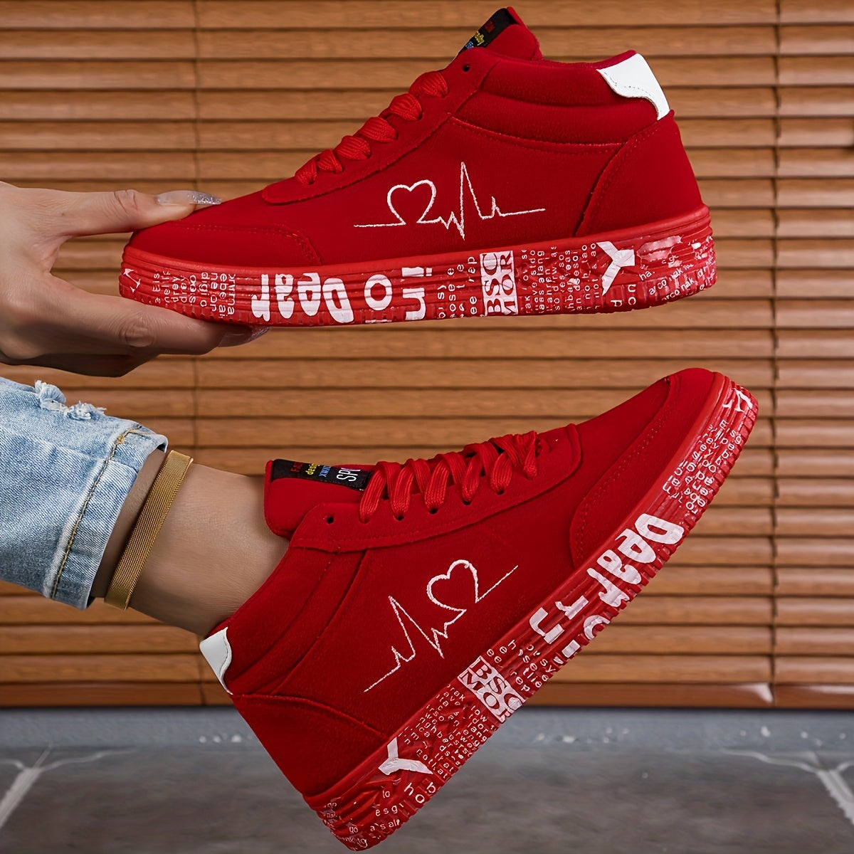 Zapatillas altas rojas para mujer con estampado de corazones y suela de EVA para uso casual