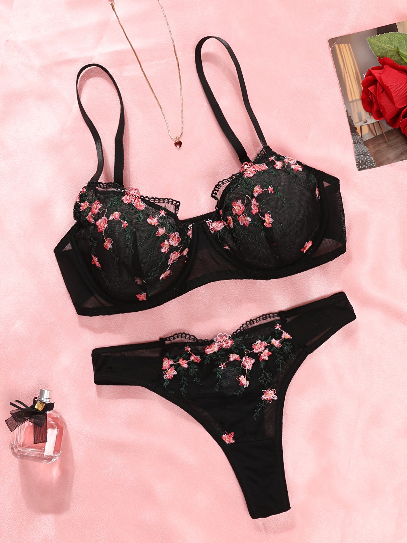 Women's Ultra-Thin Embroidered Underwire Bra Set with Lace Detailing