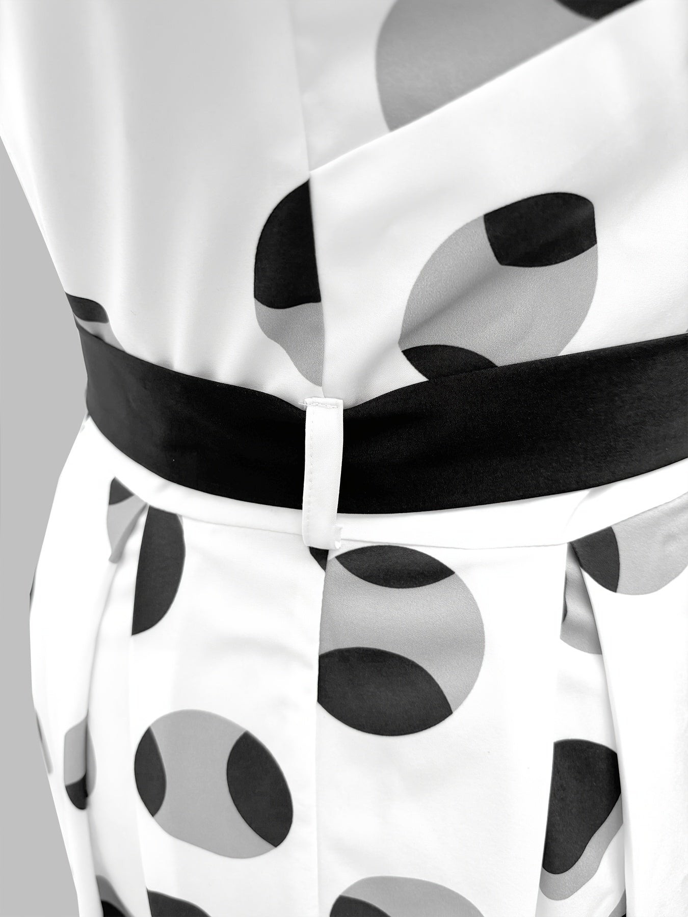 Vintage-Inspired Polka Dot Midi Shirt Dress with Belt and Collared Design