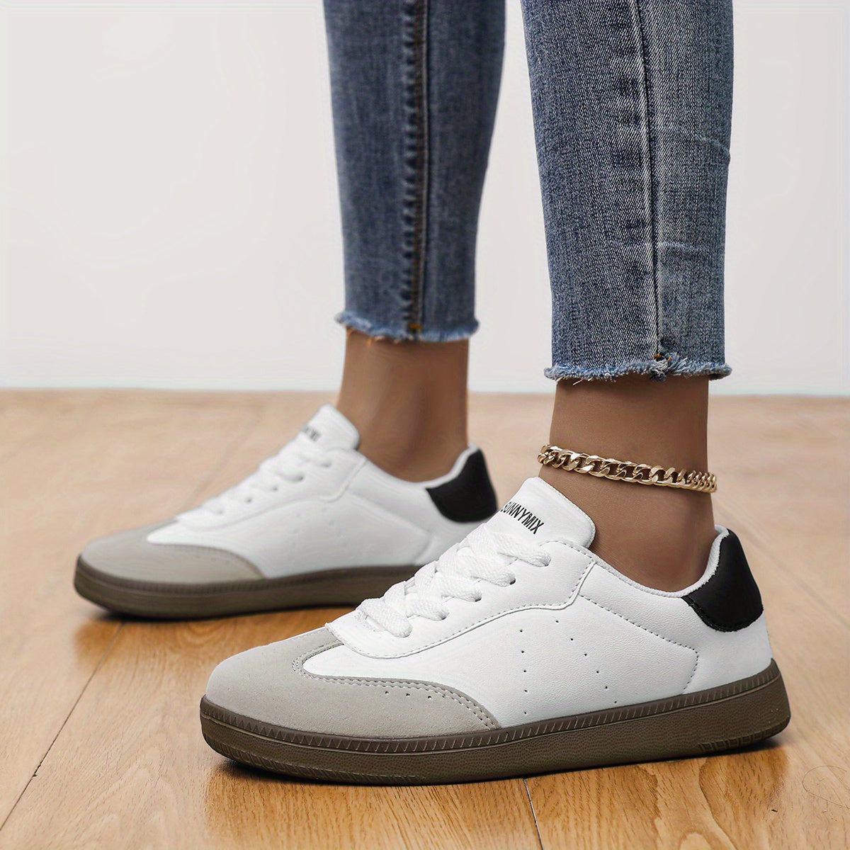 Women's Casual Sneakers Lace-Up Running Shoes Black White All-Season Footwear