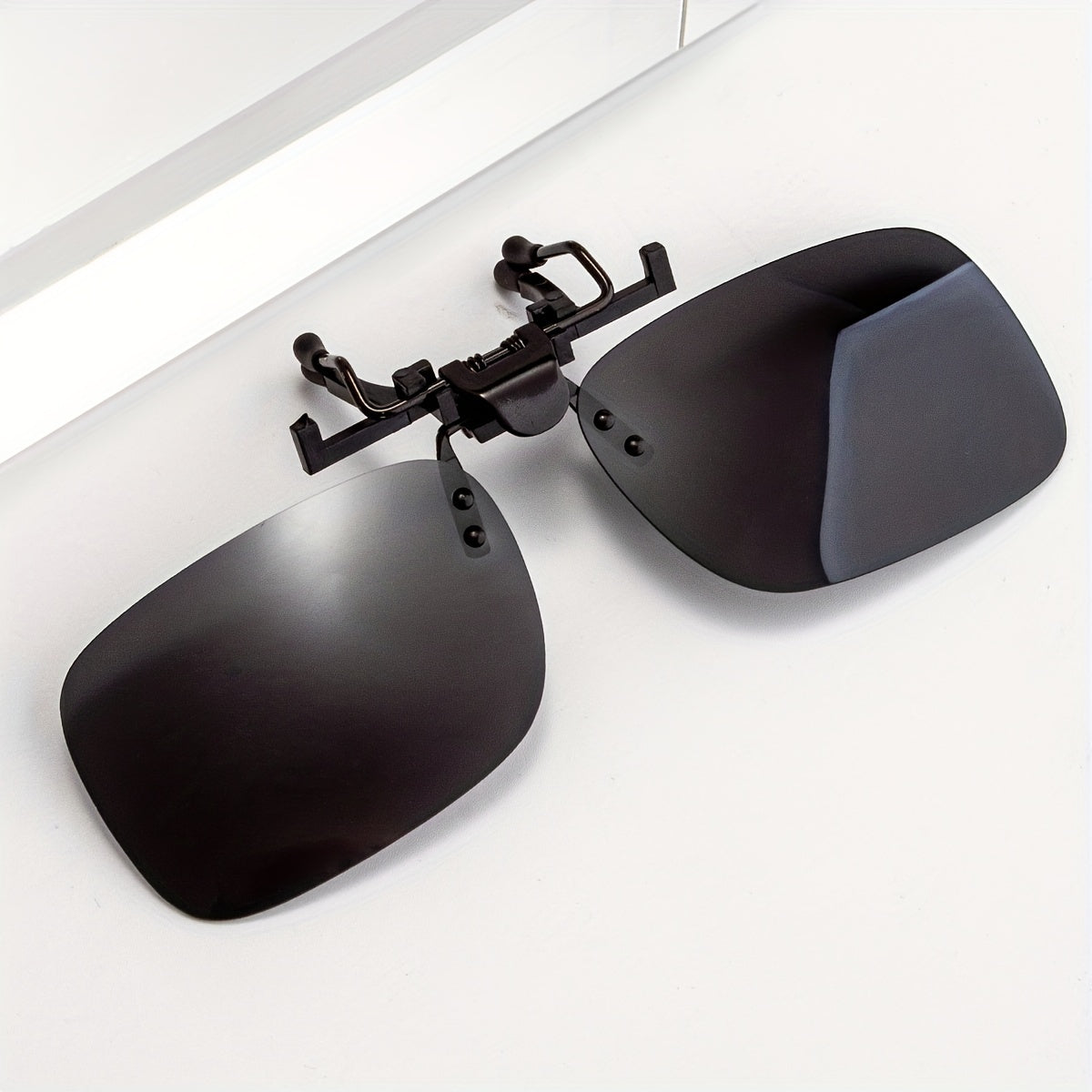 Tashqarida lager qilish va sayohat uchun 3 ta yengil toʻrtburchakli polarizatsiyali klip-on quyosh koʻzoynaklari