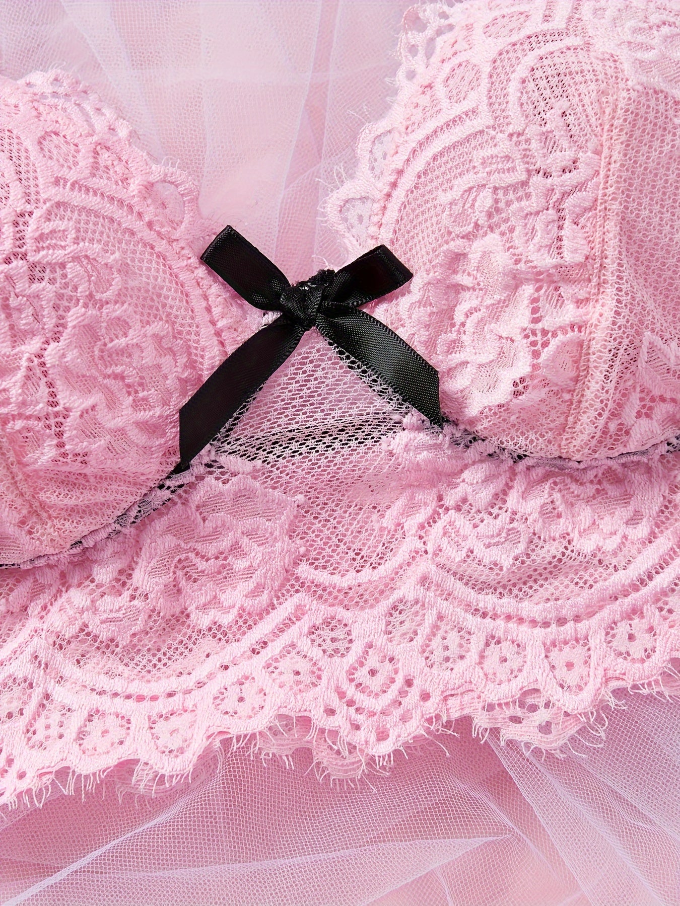 Набор нижнего белья с контрастными цветами и кружевной отделкой для женщин