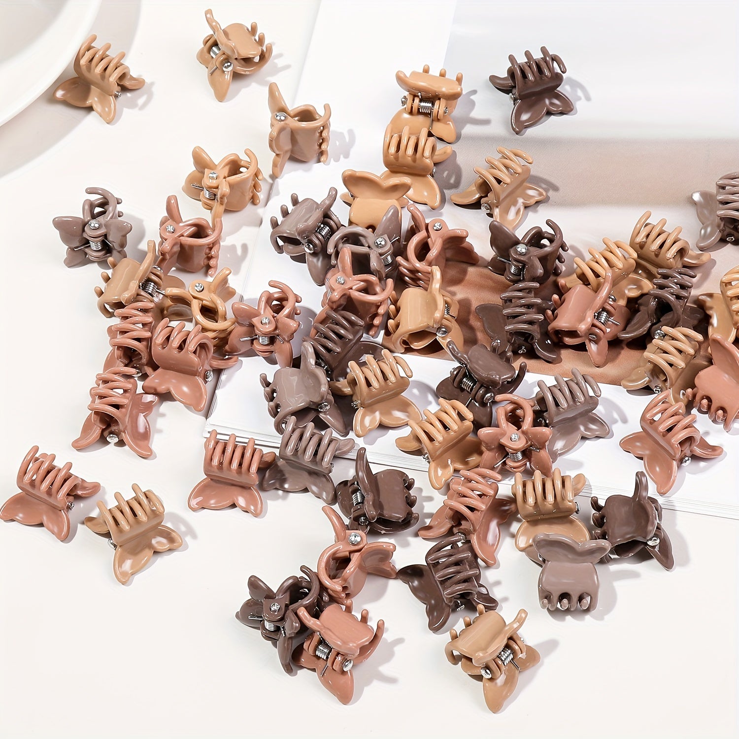 100 dona gul va kapalak soch kliplari to'plami, ayollar va o'smirlar uchun, plastmassa, bir rangli